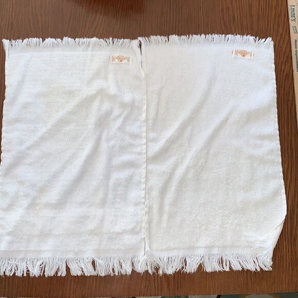 2 Vtg white Christmas hand towels - Picture 5 of 6